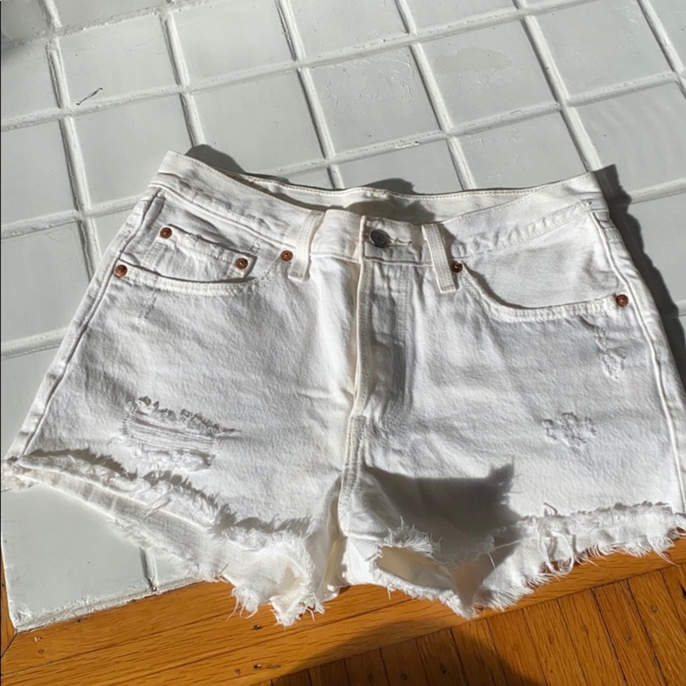 Levi’s white denim jeans